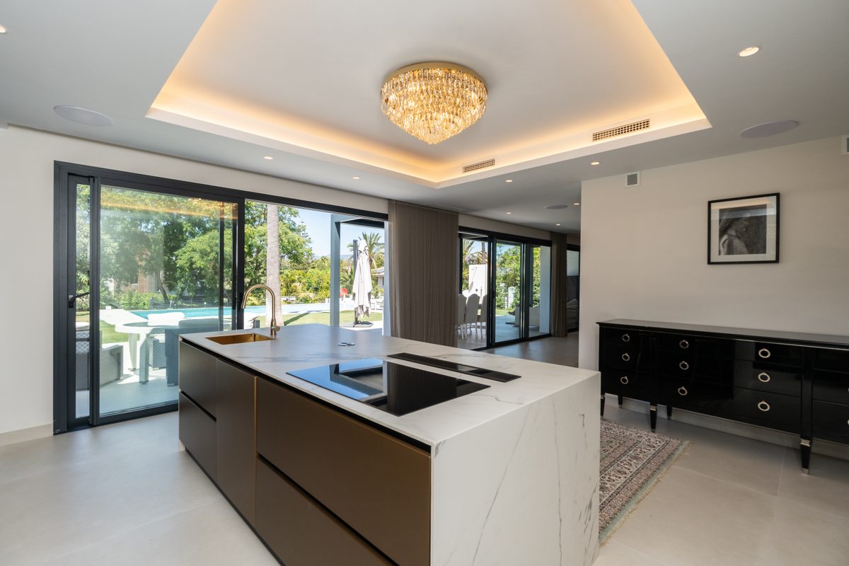 Kitchen opening onto the garden
