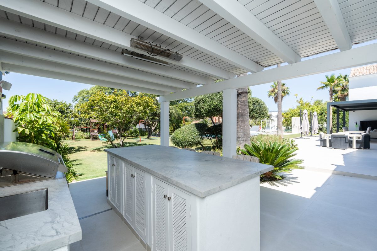 Outdoor kitchen under the covered terrace