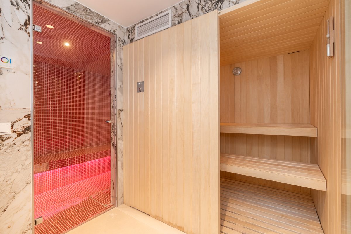 Wellbeing area with sauna and steam room