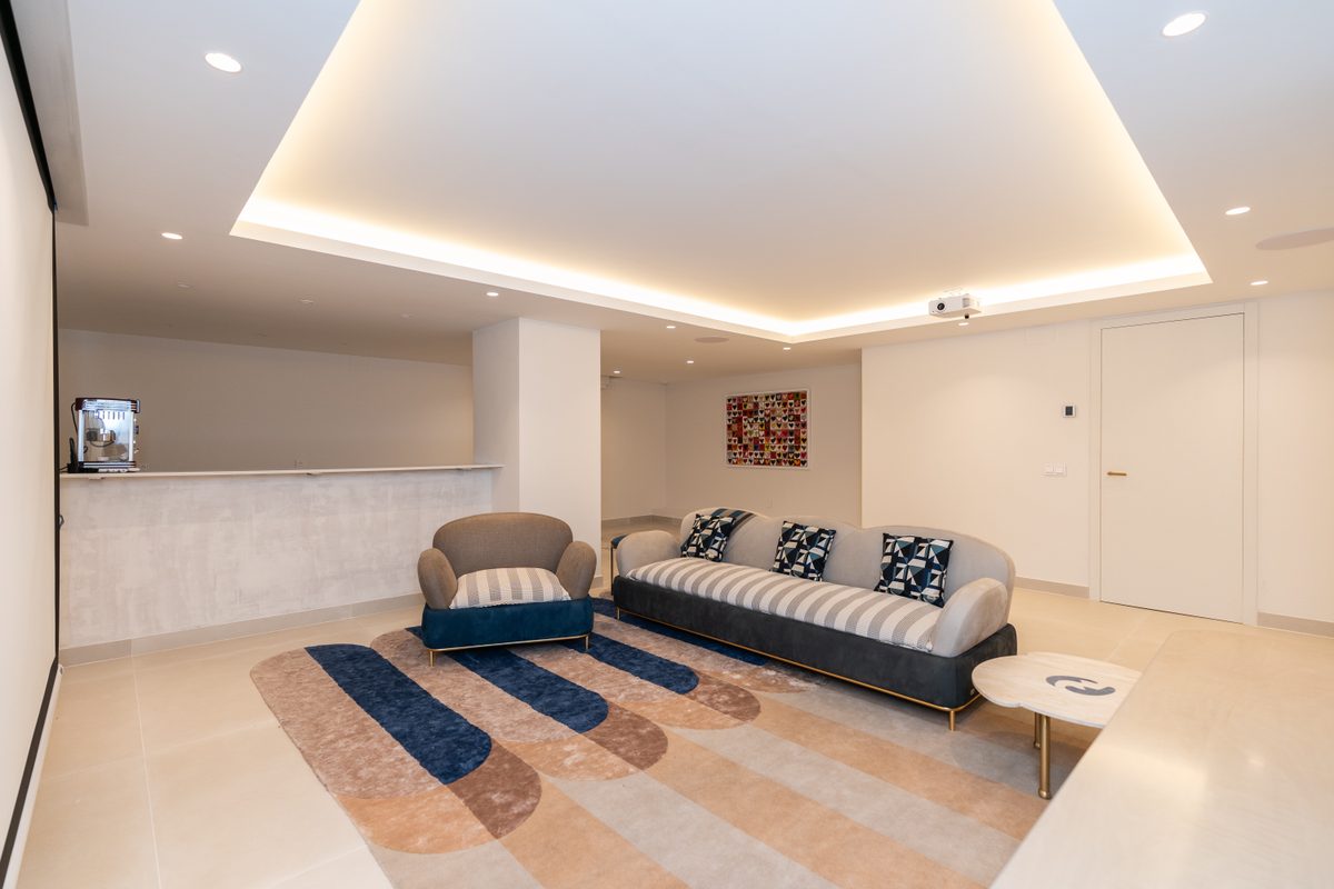 Additional lounge on the lower floor